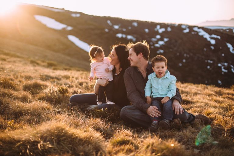 love this family lifestyle sunset portrait session in the snow m