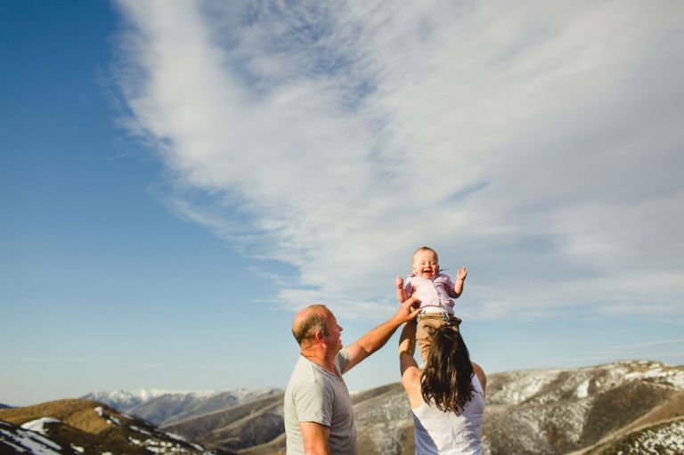 lifestyle family portrait session snowy mountains